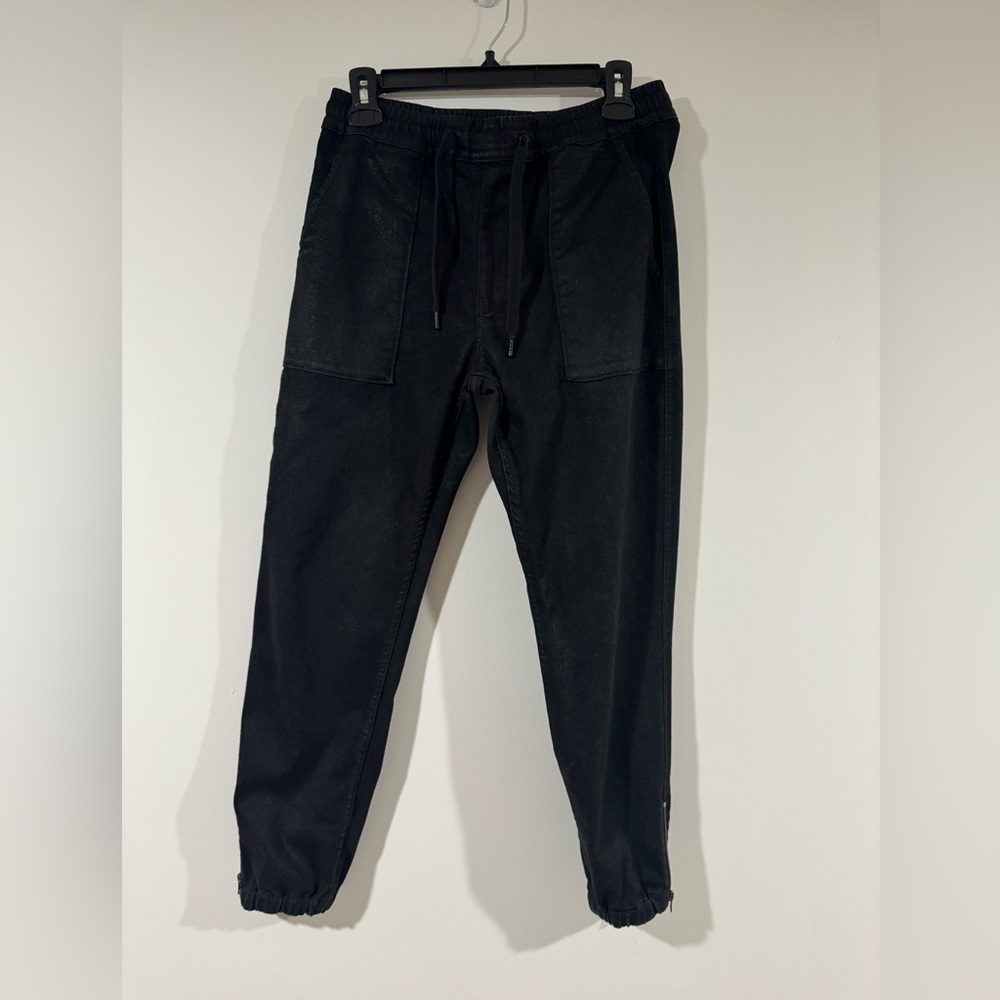 VGUC Hudson coated cargo jeans. Pull on style. Black. Small. 25” L; 28” waist